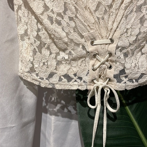 Lace Coco + Jaimeson Top - Picture 3 of 6